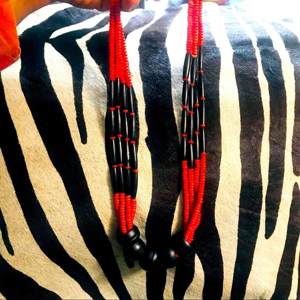 Vibrant wood bead necklace - Picture 1 of 11